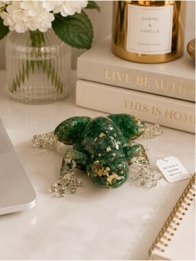 NEW Green Gemstone Acrylic Frog Figurine – Decorative Desk & Shelf Accents
